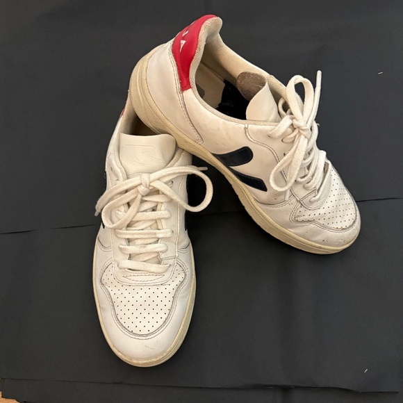 Veja Shoes - Veja V-10 Lace Up Sneakers size 7